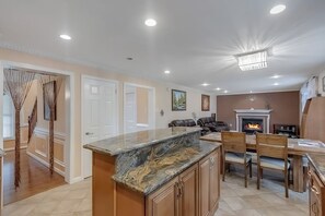 المنشأة من الداخل