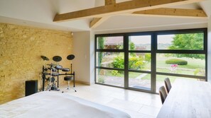 5 bedrooms, iron/ironing board, travel crib, free WiFi