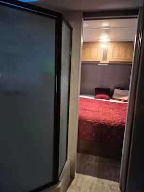 1 bedroom, bed sheets