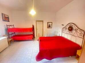 1 chambre, fer et planche Ă repasser, literie fournie