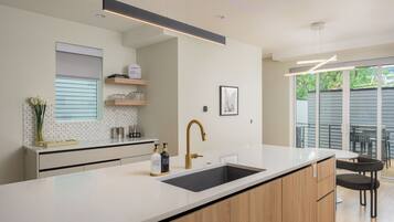 Mikrowelle, Ofen, Herdplatte, Geschirrspüler