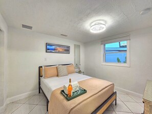 Desk, iron/ironing board, WiFi, bed sheets