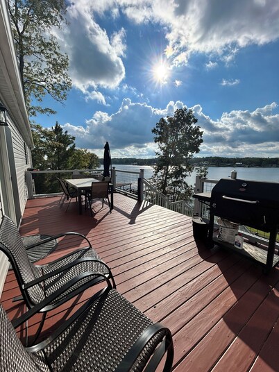 Sunset Haven-Lakefront-Private Dock-Fire Pit -Pets