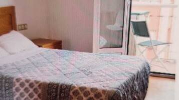 3 slaapkamers, een strijkplank/strijkijzer, internet, beddengoed