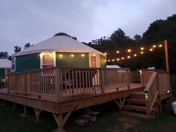 Luxury-Zelt | Kostenloses WLAN, Bettwäsche