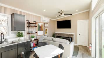 Mökki, 1 makuuhuone, patio | Ilmainen Wi-Fi, vuodevaatteet