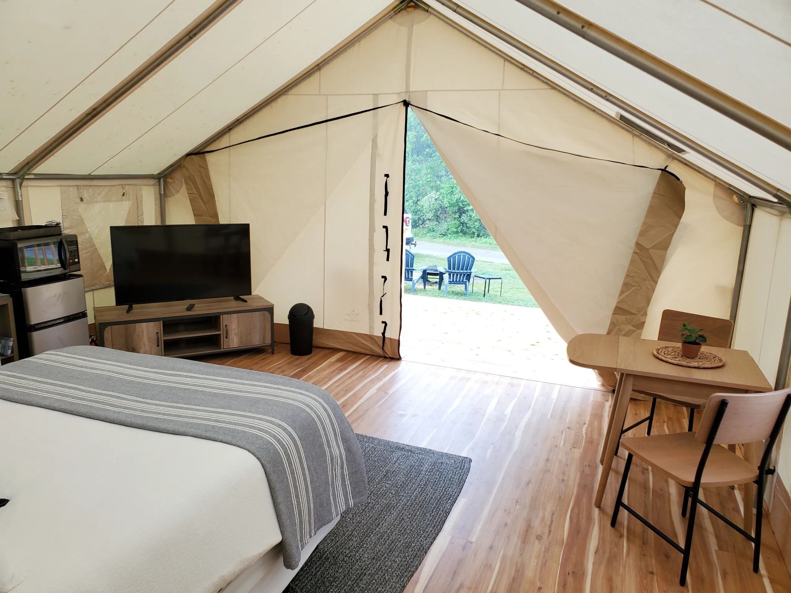 Premium Tent, 1 Queen Bed | Free WiFi, bed sheets