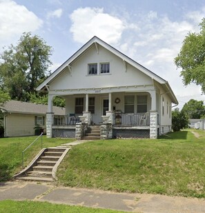 Exterior - The Yellow Door Cottage (Quincy)