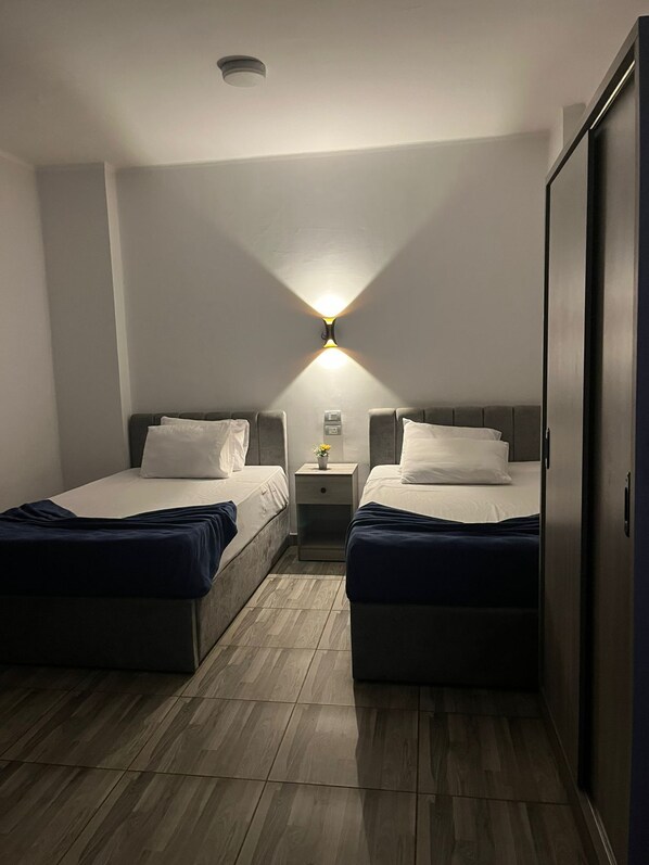 3 bedrooms, WiFi, bed sheets - park plaza hotel (Cairo Governorate)