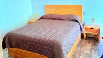 2 bedrooms, internet, bed sheets