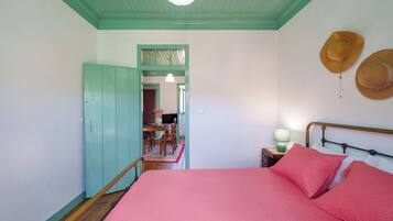 1 bedroom, desk, travel crib, free WiFi