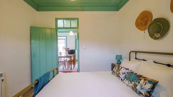 1 bedroom, desk, travel crib, free WiFi