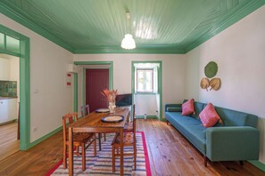 تلفزيون ذكي، كُتُب، شاشة كمبيوتر