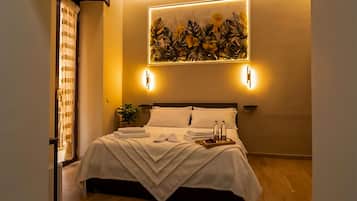 Triple Room, Private Bathroom | Free minibar, in-room safe, blackout drapes, soundproofing