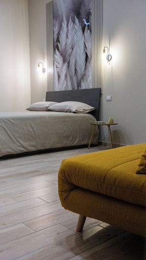 Minibar con artículos gratuitos y caja de seguridad en la habitación