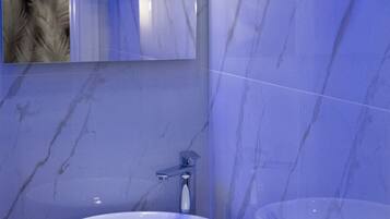 Triple Room, Private Bathroom | Bathroom | Hydromassage showerhead, hair dryer, bidet