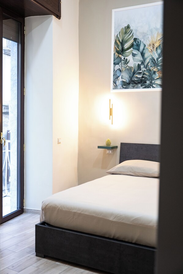 Deluxe Room, Balcony, City View | Free minibar, in-room safe, blackout drapes, soundproofing - Stella Mia Luxury Rooms (Naples)