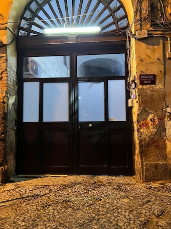 Vista frontal de la propiedad