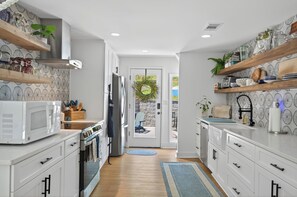 Microwave, oven, stovetop, dishwasher