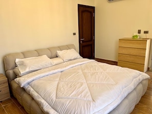 3 chambres, fer et planche à repasser, Wi-Fi, draps fournis
