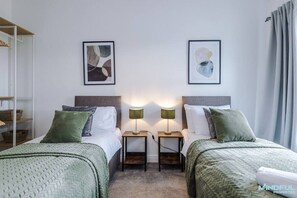 5 quartos, ferros/tábuas de passar roupa, Wi-Fi de cortesia