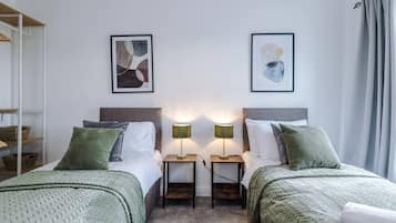 5 bedrooms, iron/ironing board, WiFi, bed sheets