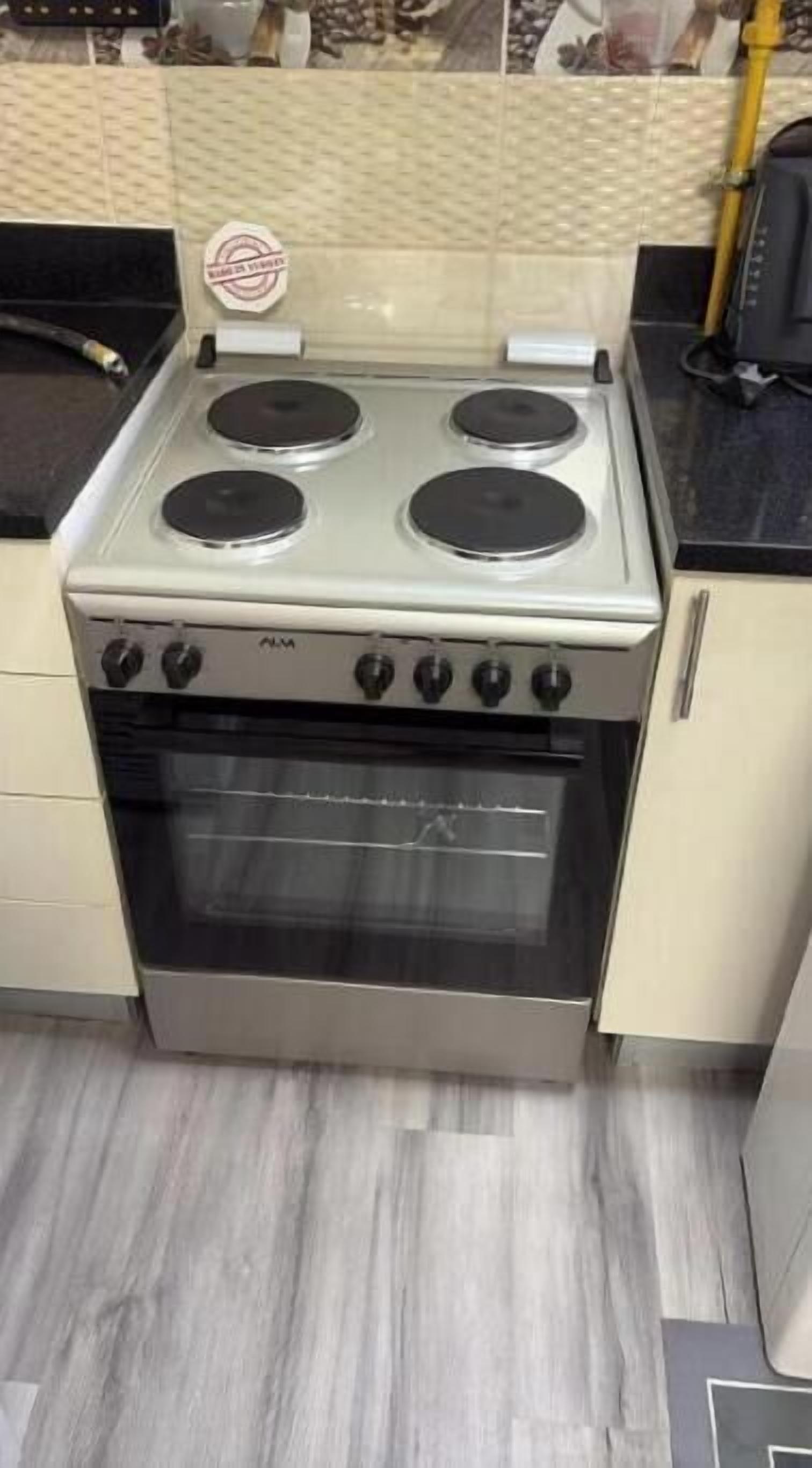 Frigorífic, microones, forn i placa de cuina 