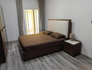 2 bedrooms, iron/ironing board, travel cot, free WiFi