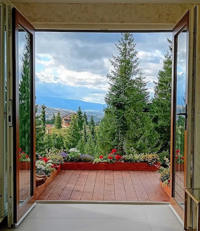 Interior. Charming 1-bedroom bed & breakfast in Dealu Negru