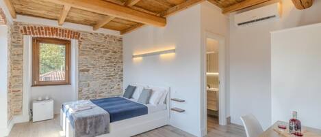 Blendingsgardiner, lydisolert, strykejern/-brett og wi-fi (inkludert)