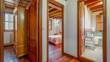 2 bedrooms, iron/ironing board, bed sheets