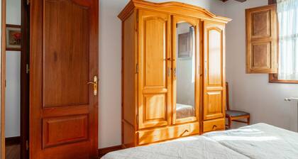 Appartement 'Casa Collado Sto Tomas 2' avec vue sur la montagne et terrasse partagée