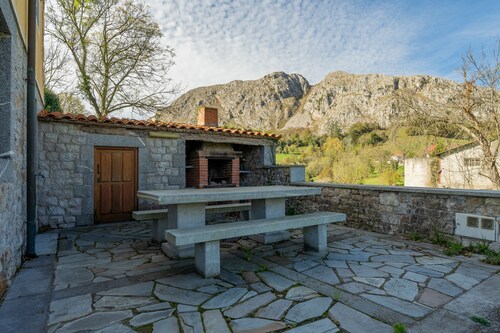 Apartment 'Casa Collado Sto Tomas 2' with Mountain Views and Shared Terrace