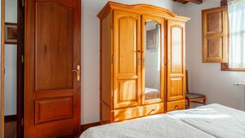 2 chambres, fer et planche Ă repasser, draps fournis