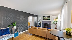 TV, fireplace