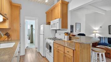 Een magnetron, een oven, een kookplaat