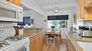 Een magnetron, een oven, een kookplaat