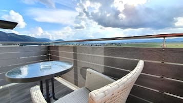 Appartement Panoramique, vue montagne | Terrasse/Patio