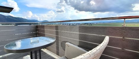 Panoramic Apartment, Mountain View | Terrace/patio