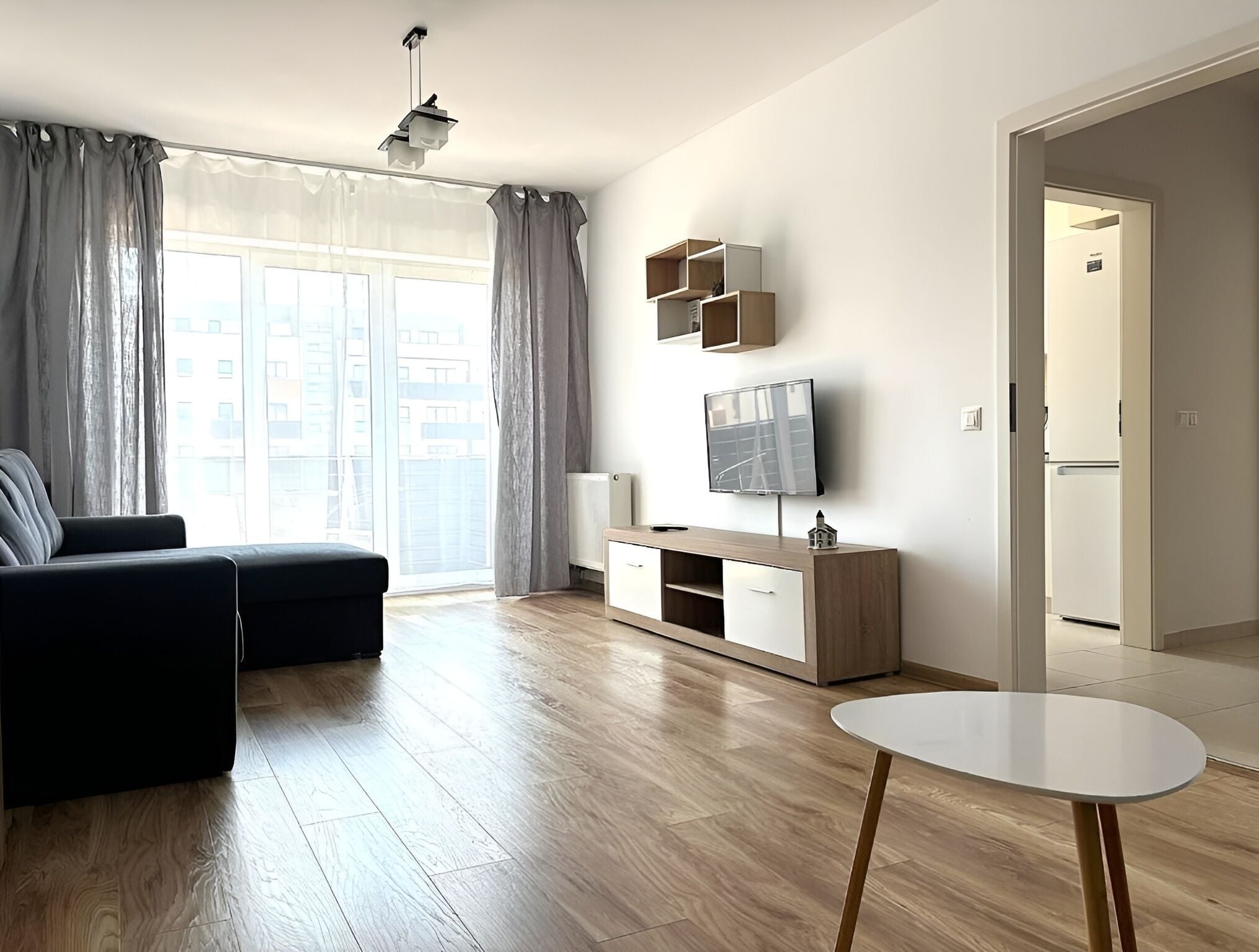 Apartamento família, vista para a montanha | Área de estar | Smart TV 32 polegadas com canais digitais