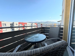 Deluxe Condo, Mountain View | Balcony view