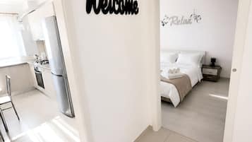 Apartamento panorâmico, vista para a montanha | Ferros/tábuas de passar roupa, Wi-Fi de cortesia, roupa de cama