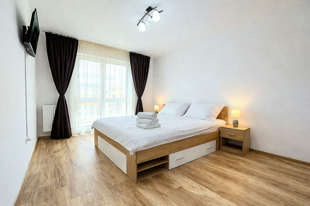 Family Apartment, Mountain View | Iron/ironing board, free WiFi, wheelchair access