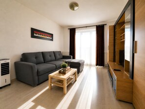 Lägenhet Panoramic - utsikt mot bergen | Vardagsrum | 32-tums smart-tv med digitalkanaler