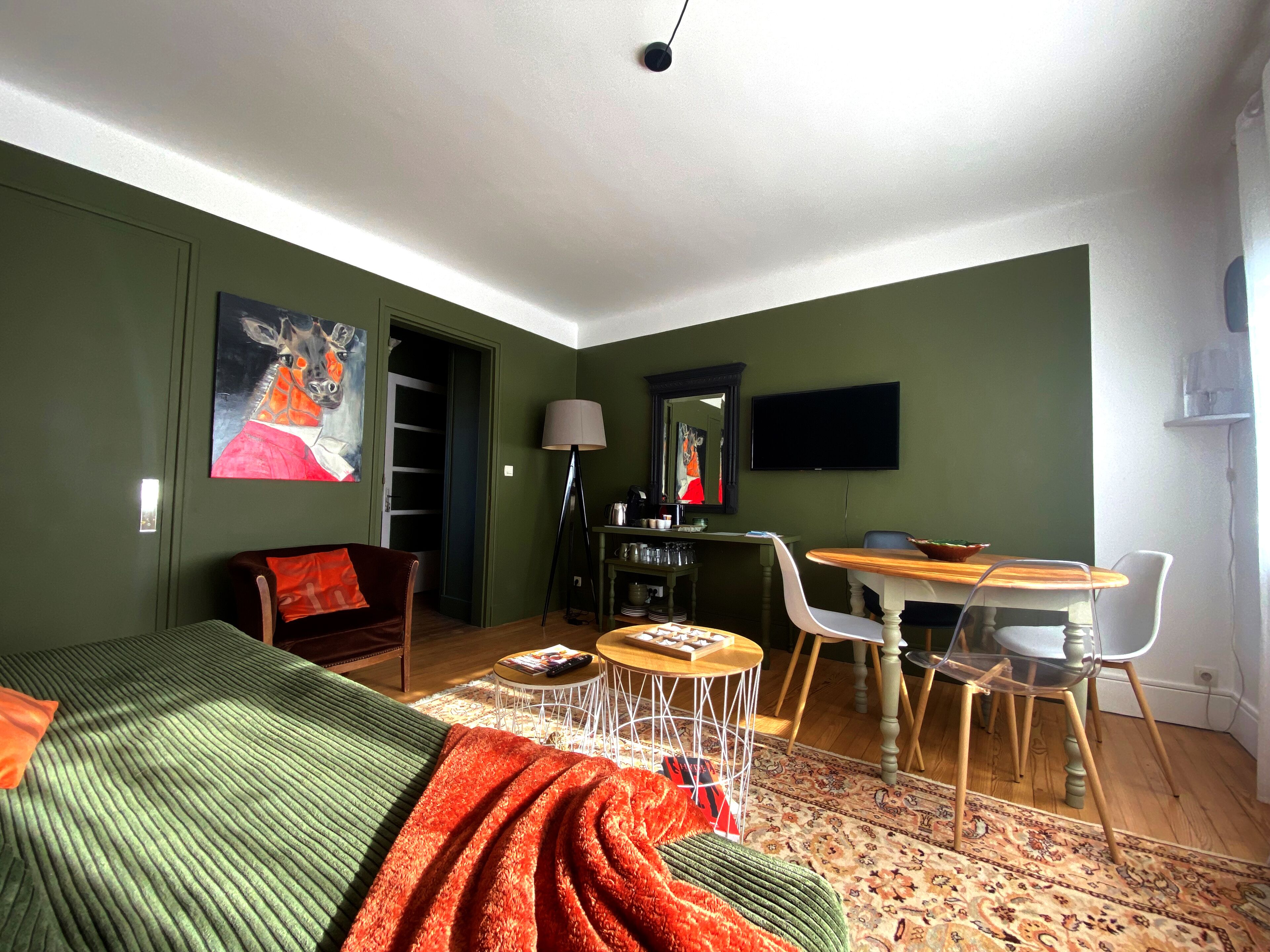 2 bedrooms, iron/ironing board, free WiFi, bed sheets