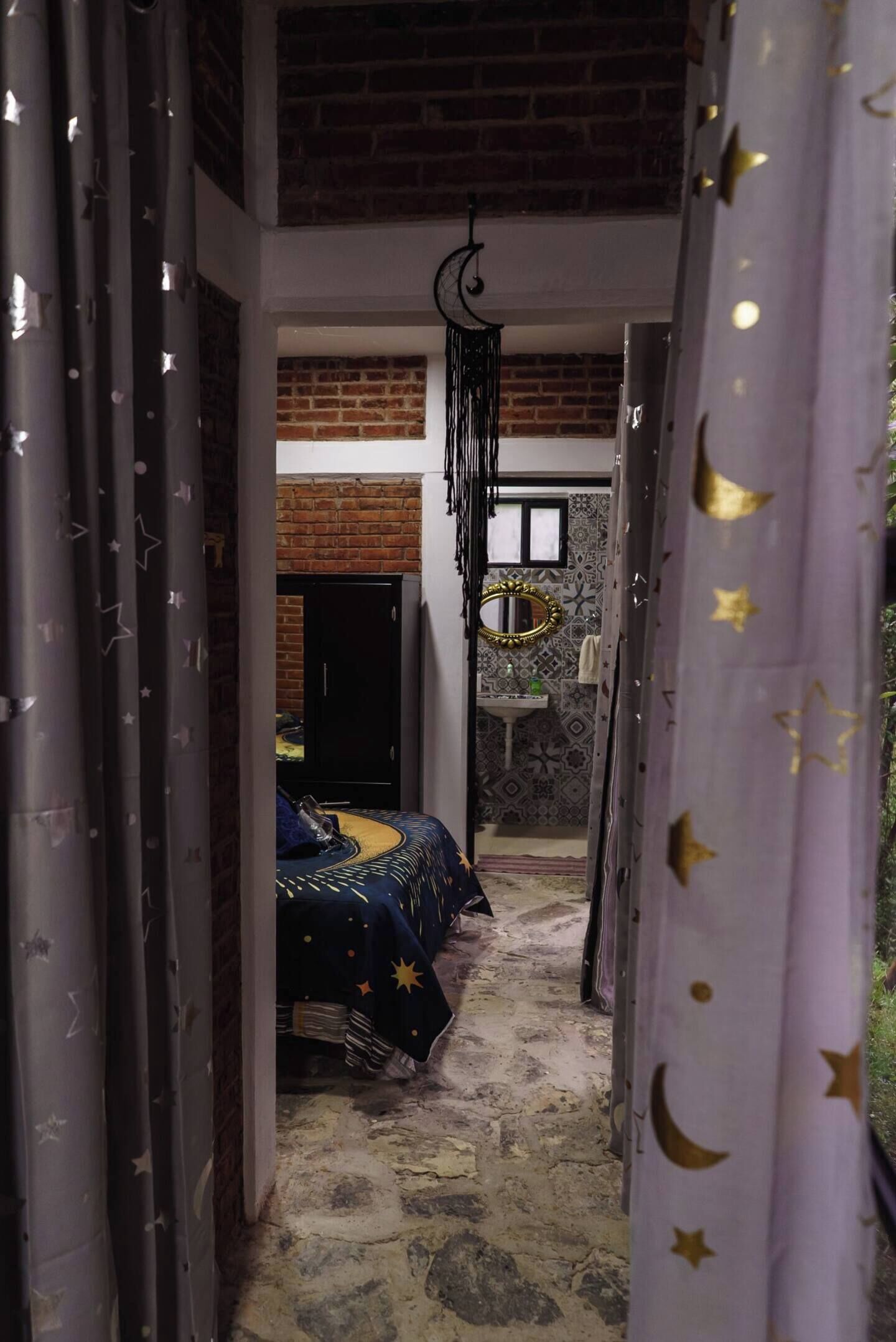 1 habitación, tabla de planchar con plancha, wifi y ropa de cama 