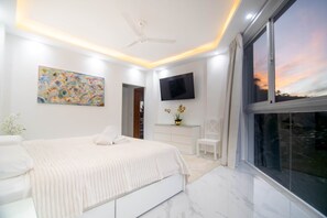 4 bedrooms, in-room safe, iron/ironing board, free WiFi