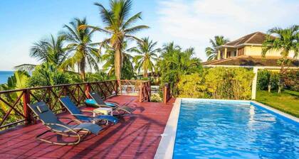 Villa with Breathtaking View of the Ocean