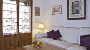 TV, fireplace - Pollensa Holidayhome Juana (Pollensa / Pollença)