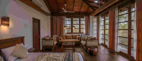 Deluxe Apartment, Balcony, Garden View | In-room safe, laptop workspace, soundproofing, free WiFi